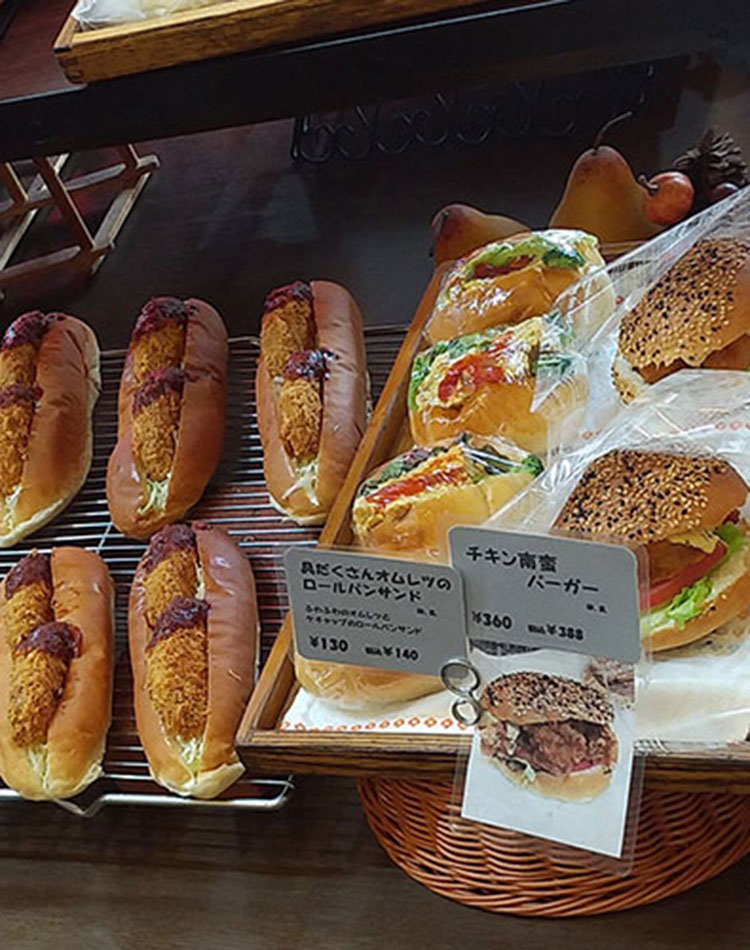 たくさん並ぶ惣菜パン