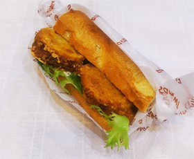 蓮根はさみ揚げのバケットサンド